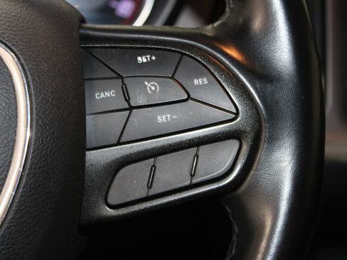 Used 2023 Dodge Challenger SXT RWD image 14
