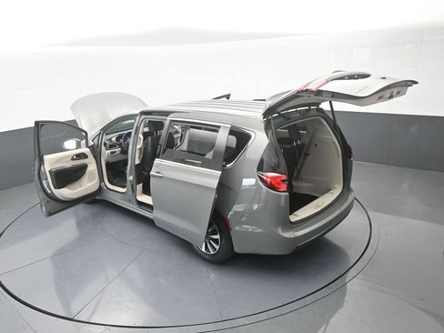 Used 2022 Chrysler Pacifica Touring-L FWD image 70