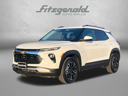 Used 2025 Chevrolet TrailBlazer LT AWD/4WD image 2