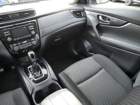 Certified 2017 Nissan Rogue SV AWD/4WD image 11
