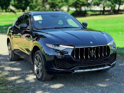 Used 2018 Maserati Levante GranLusso AWD/4WD image 3