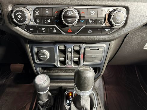 Used 2024 Jeep Wrangler Unlimited Sport image 21