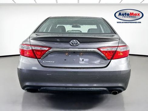 Used 2015 Toyota Camry SE w/ Moonroof Package FWD image 8