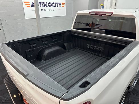 Used 2024 Chevrolet Silverado 1500 High Country w/ Technology Package AWD/4WD image 11