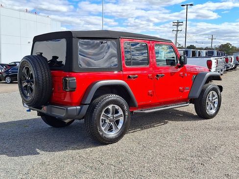 Used 2024 Jeep Wrangler Unlimited image 10