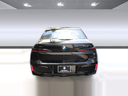Used 2026 BMW 750e xDrive AWD/4WD image 9