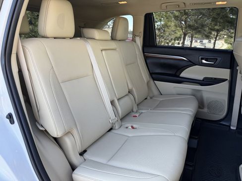 Used 2019 Toyota Highlander Limited image 43