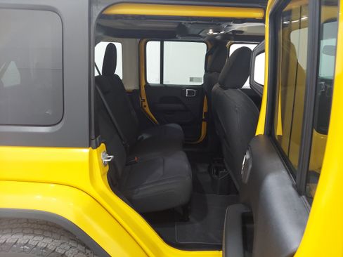 Used 2020 Jeep Wrangler Unlimited Sahara w/ Cold Weather Group image 17