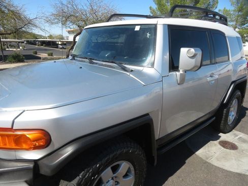 Used 2007 Toyota FJ Cruiser 4WD w/ Upgrade Pkg 1 image 8