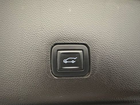 Used 2018 Chevrolet Traverse LT AWD/4WD image 35