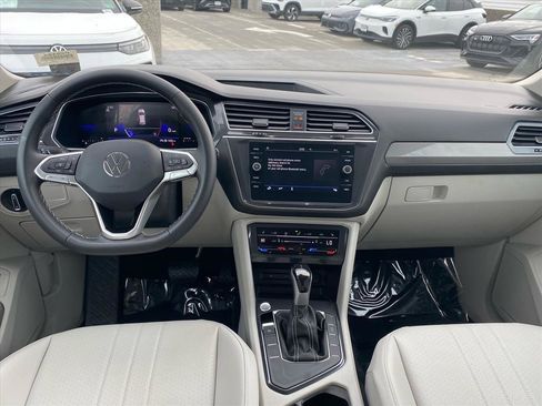 Certified 2023 Volkswagen Tiguan SE image 11