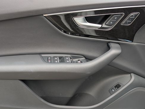 Used 2025 Audi Q7 2.0T Premium w/ Convenience Package image 16