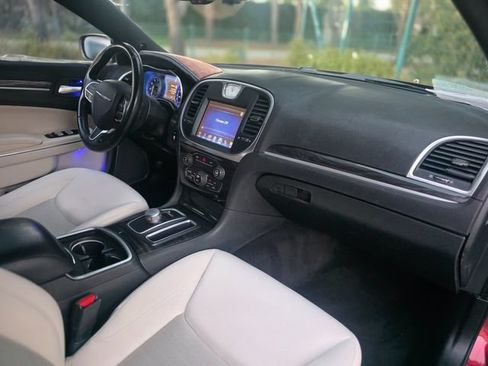 Used 2018 Chrysler 300 Touring w/ Chrome Appearance Package RWD image 24