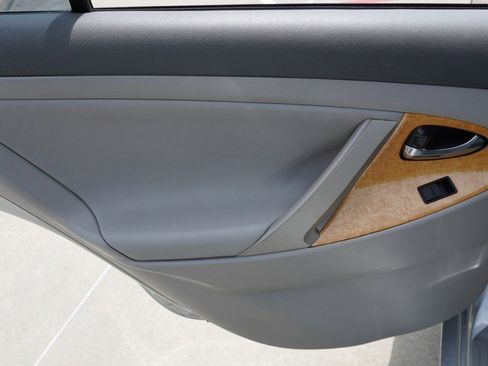 Used 2007 Toyota Camry XLE FWD image 28