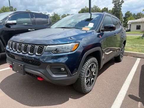 Used 2024 Jeep Compass Trailhawk w/ Trailhawk Elite Group AWD/4WD image 3