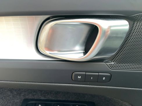 Used 2024 Volvo XC40 B5 Core image 18