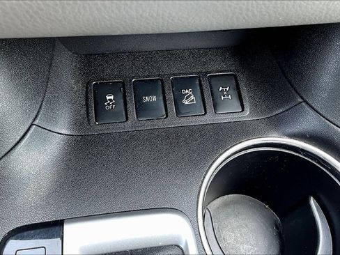 Used 2017 Toyota Highlander XLE w/ Carpet Mat Package AWD/4WD image 17