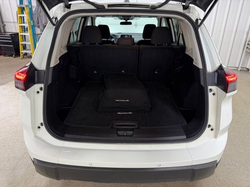 Used 2024 Nissan Rogue S image 27