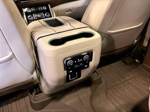 Used 2023 GMC Yukon Denali AWD/4WD image 29