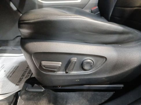 Used 2023 Toyota Highlander XLE image 14