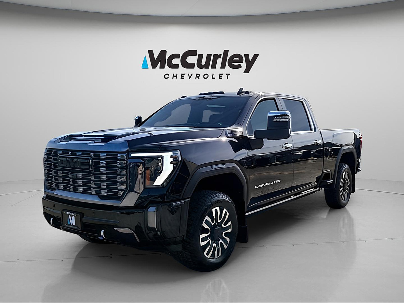 Used 2024 GMC Sierra 3500 Denali Ultimate AWD/4WD image 3