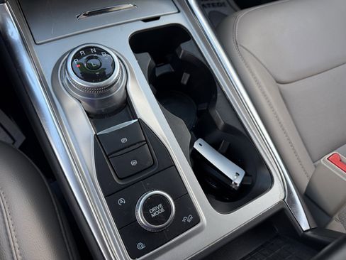 Used 2023 Ford Explorer Limited image 18