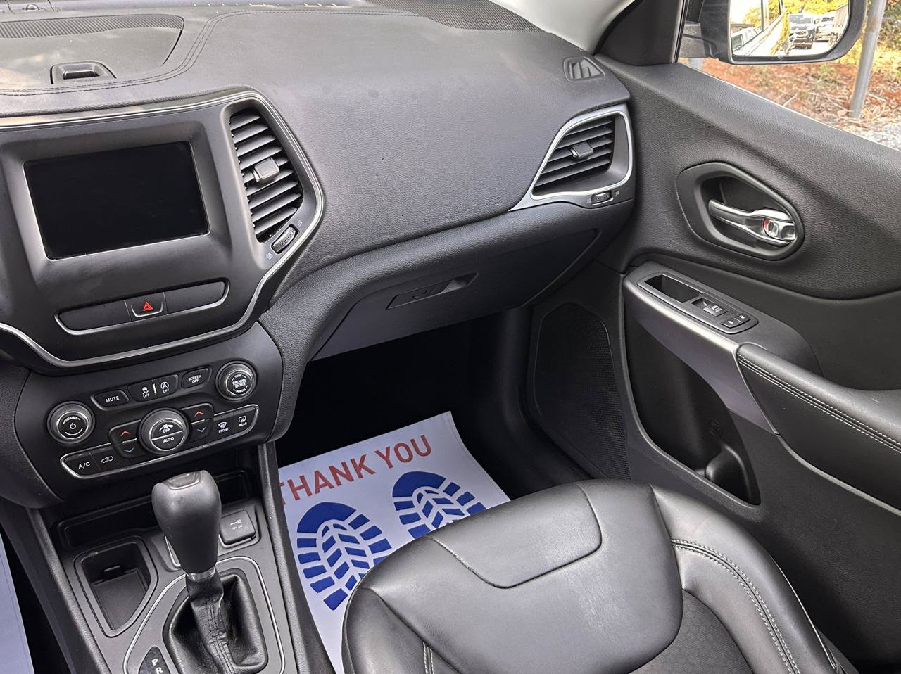 Used 2019 Jeep Cherokee Latitude Plus w/ Comfort/Convenience Group FWD image 14