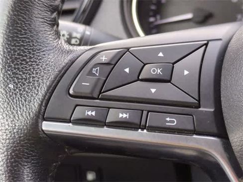 Used 2020 Nissan Rogue SV image 22