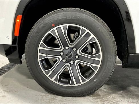 New 2025 Jeep Wagoneer 4WD w/ Premium Group I image 21