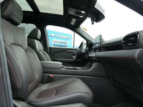 Used 2025 Honda Pilot Black Edition image 13