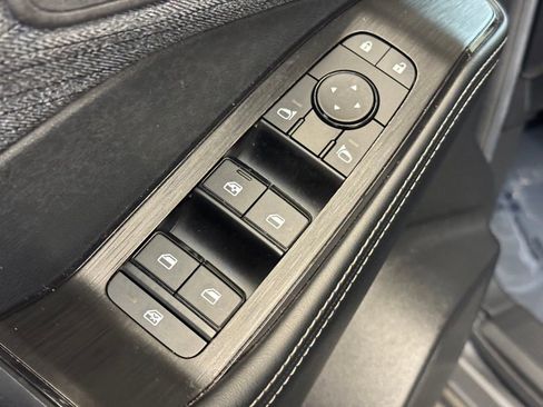 Used 2023 Nissan Rogue SV image 9