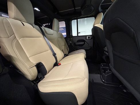 Used 2021 Jeep Wrangler Unlimited Sport image 17