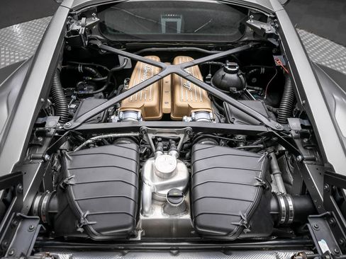 Used 2022 Lamborghini Huracan STO RWD image 8