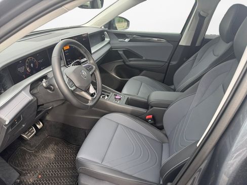 New 2026 Volkswagen Tiguan SE AWD/4WD image 9