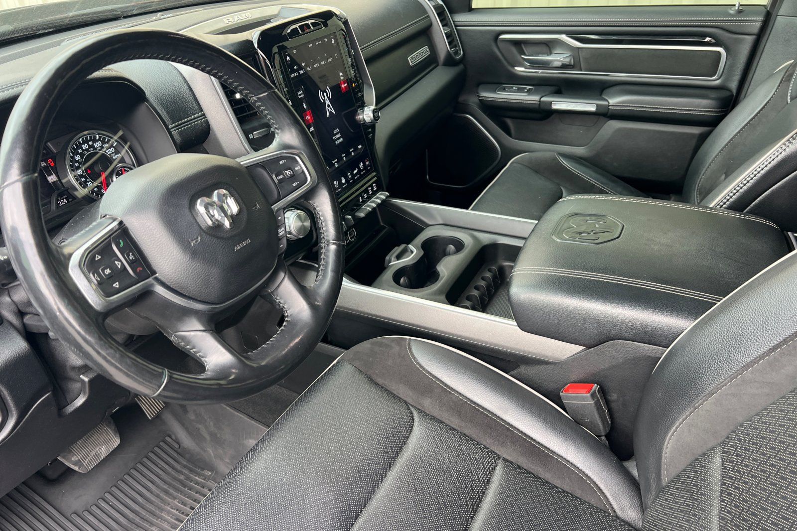 Used 2020 RAM 1500 Laramie w/ Sport Appearance Package AWD/4WD image 4