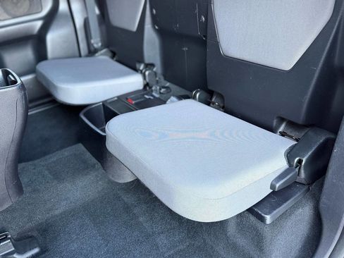 Used 2016 Toyota Tacoma TRD Sport image 31