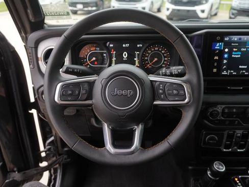 Used 2025 Jeep Wrangler Unlimited Sahara AWD/4WD image 25