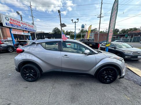 Used 2019 Toyota C-HR LE image 2