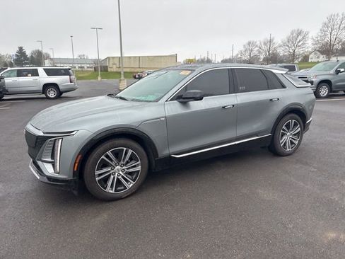 Used 2024 Cadillac Lyriq Luxury image 2