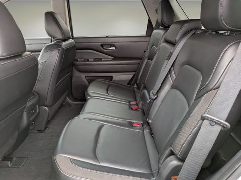 Used 2022 Nissan Pathfinder SL FWD image 14