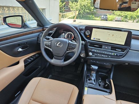 Used 2024 Lexus ES 350 w/ Premium Package FWD image 6