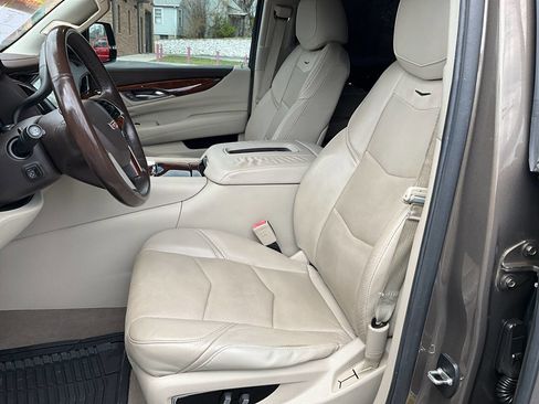 Used 2015 Cadillac Escalade Premium image 9