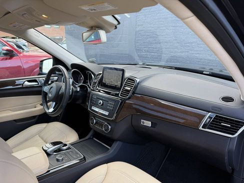 Used 2019 Mercedes-Benz GLS 450 4MATIC image 33