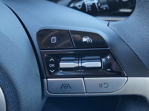 Used 2024 Hyundai Elantra Blue image 13