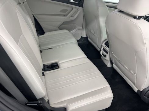 Used 2022 Volkswagen Tiguan SE image 22