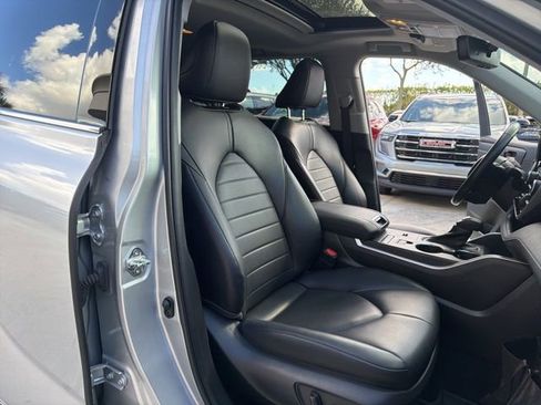 Used 2022 Toyota Highlander XLE image 17