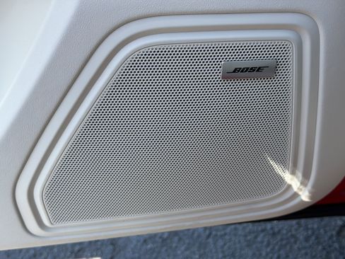 New 2026 Porsche Macan image 23