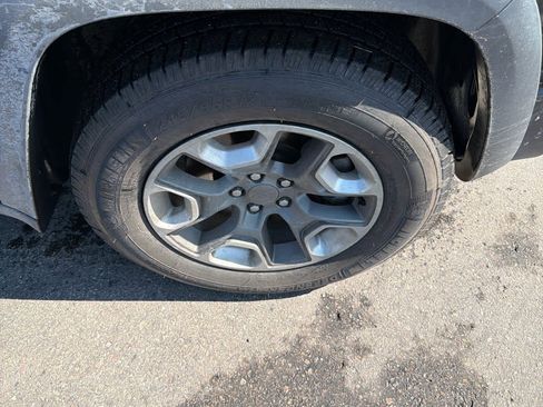 Used 2019 Jeep Cherokee Trailhawk w/ Cold Weather Group image 3