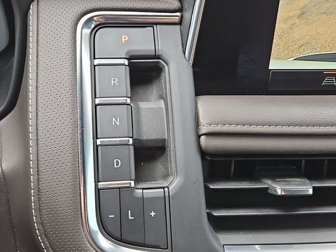 Certified 2023 GMC Yukon SLT RWD image 17