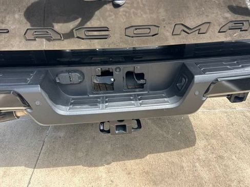 Used 2024 Toyota Tacoma TRD Off-Road w/ TRD Off Road Premium Package AWD/4WD image 11